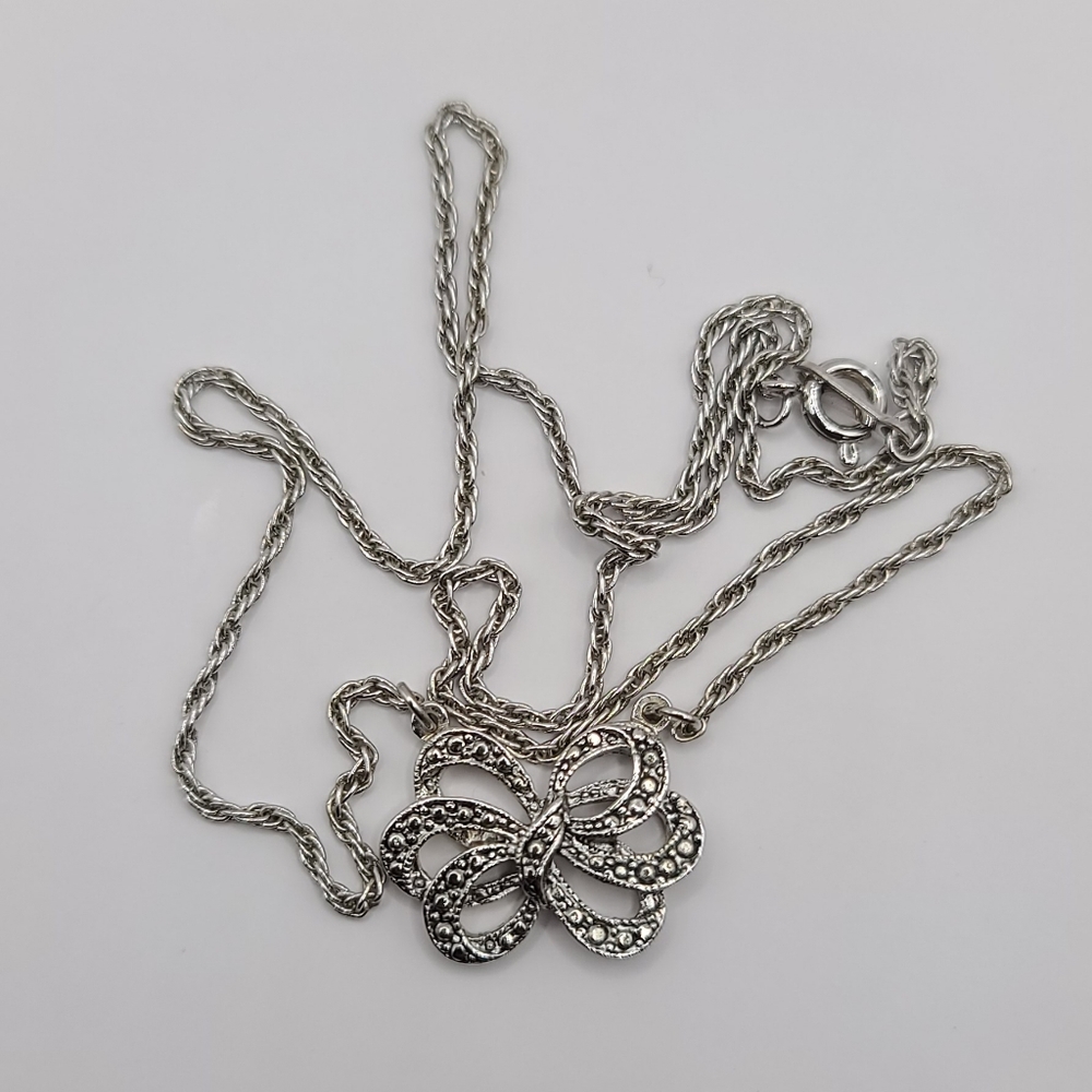 Vintage Avon 18" silver tone necklace